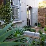 1 Zeanor In Sea Point