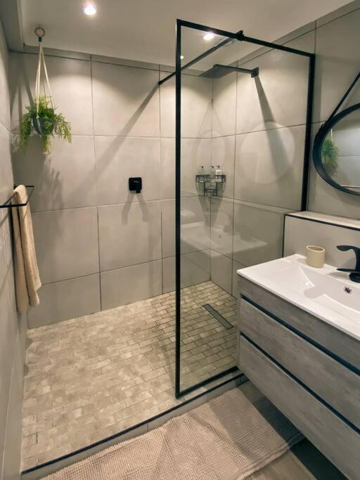 1 Zeanor In Sea Point Apartment Cape Town