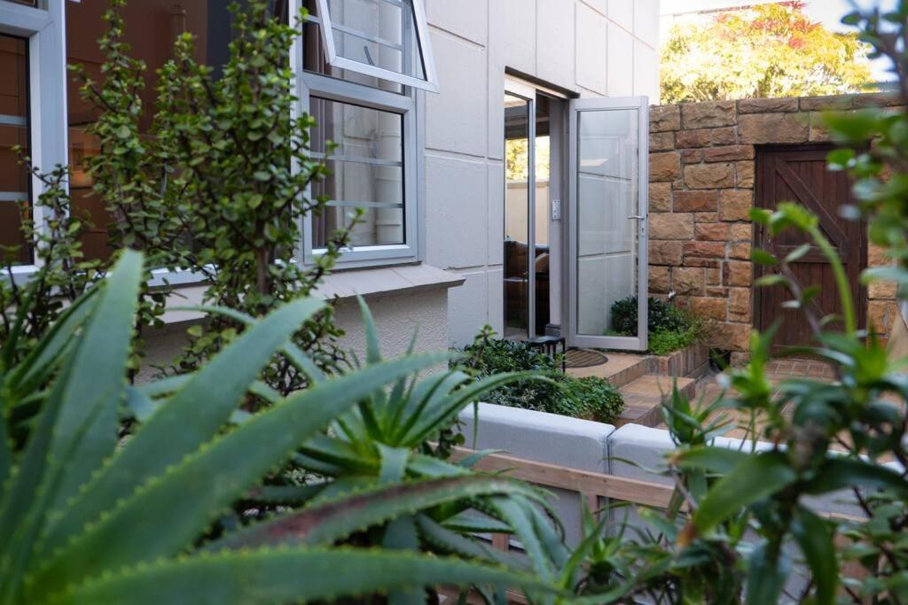 1 Zeanor In Sea Point Apartment